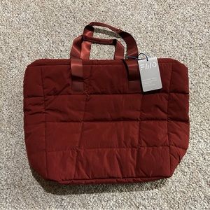 New FWD Quilted 26L Full Zipper Tote Bag
